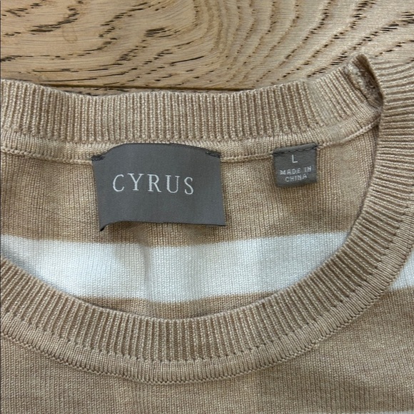 CYRUS SHORT SLEEVE KNIT TAN AND WHITE SIZE L - Picture 2 of 3